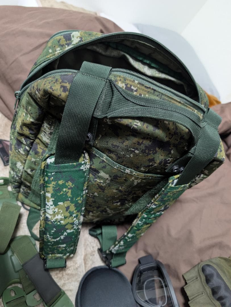官品) 台湾陸軍実物戦闘個装セット(背嚢 ゴーグル プロテクター 中華