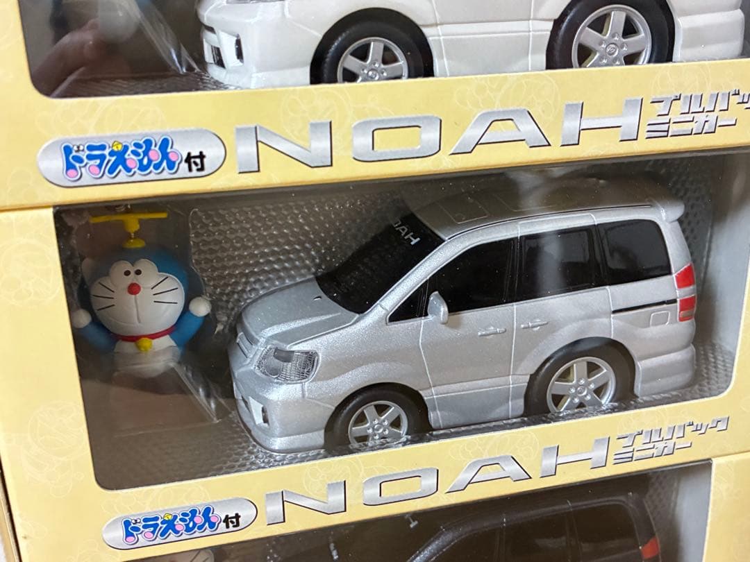 トヨタ　ドラえもん　ノア NOAH プルバックミニカー　パッソ　PASSO