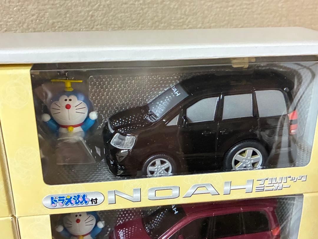 トヨタ　ドラえもん　ノア NOAH プルバックミニカー　パッソ　PASSO