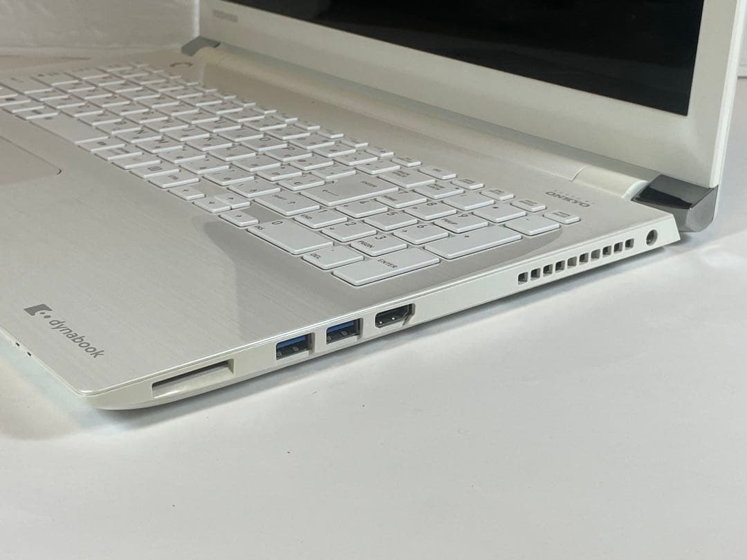 高性能】東芝◇Dynabook◇SSD256GB◇ホワイト◇ChatGPT搭載