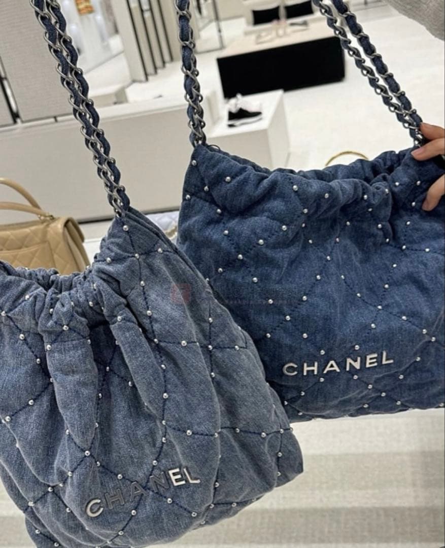 CHANEL 22 スモール　ハンドバッグ