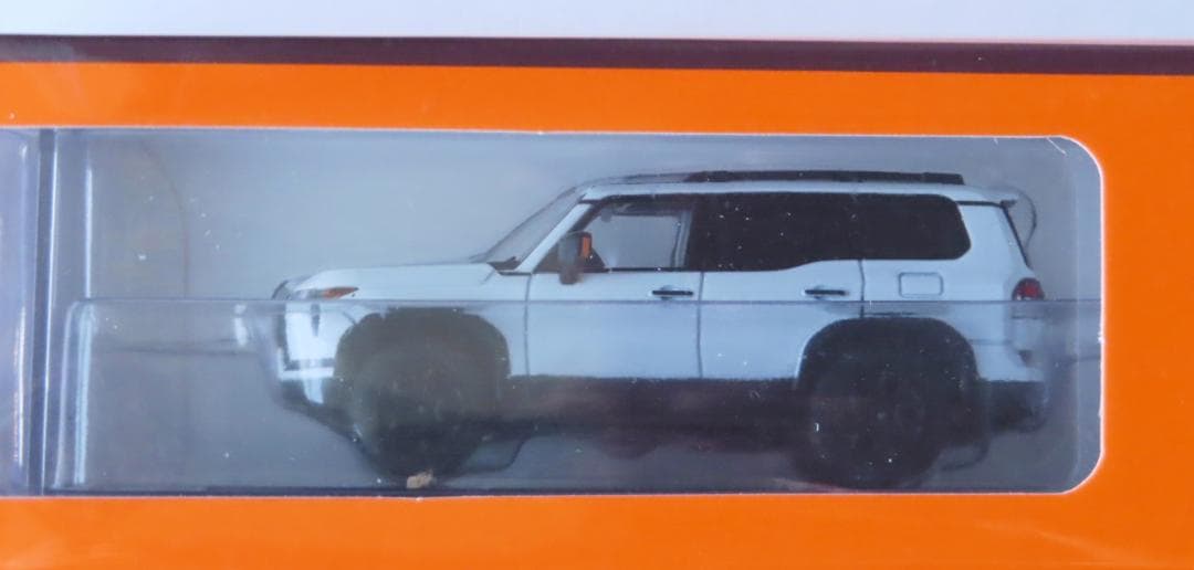 【新品】レクサス GX オーバートレイル＋ ホワイト 1/64 ミニカー