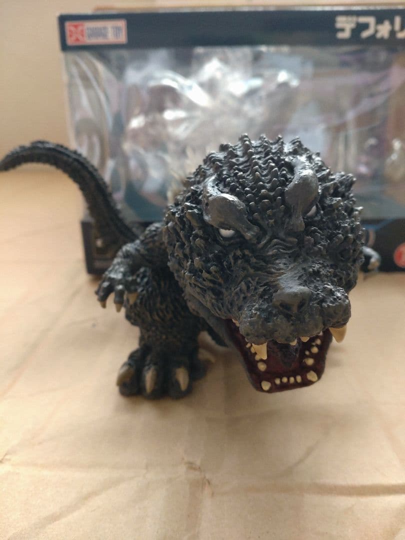 デフォリアル　ゴジラ（2001）発光Ver. 限定版