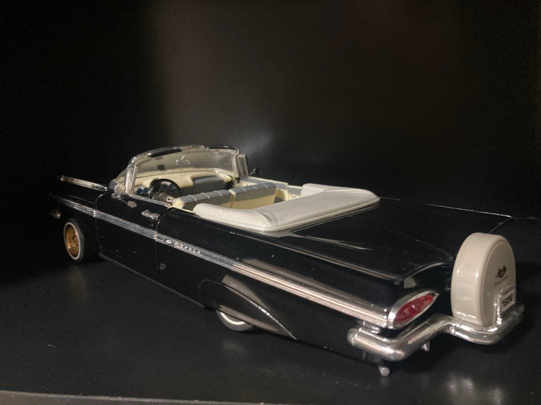 シボレー　59 インパラ　ローライダー　1/18 ダイキャストモデルカー