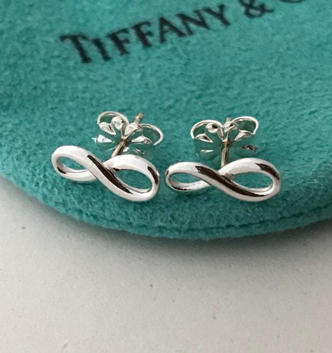 Tiffany インフィニティピアス - メルカリ