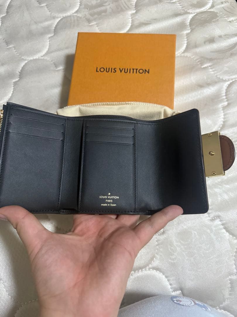 LOUIS VUITTON ポルトフォイユ・ドーフィーヌ コンパクト
