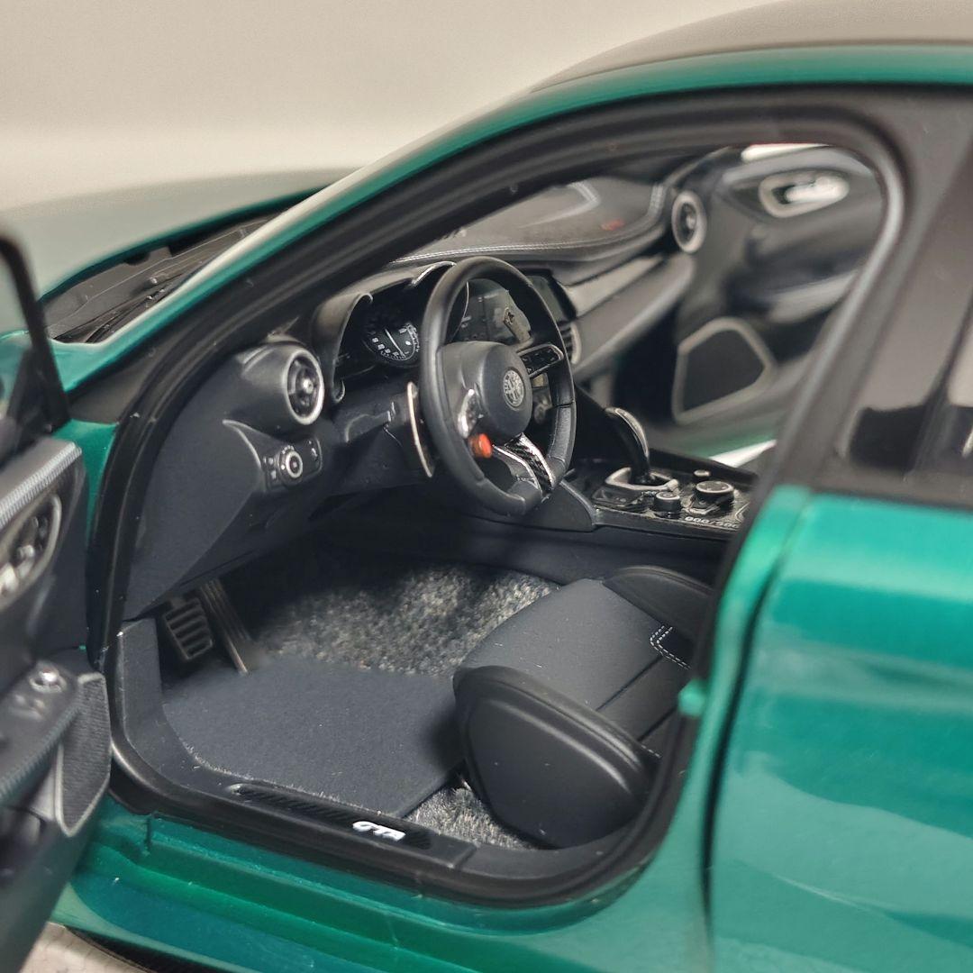 【訳あり品】MOTORHELIX 1/18 アルファロメオ ジュリア gta