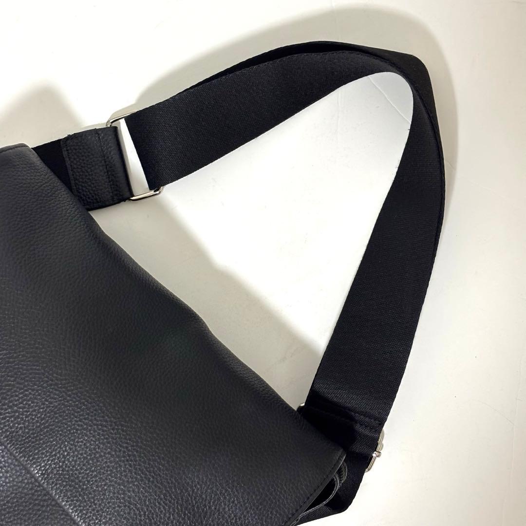 イアパピヨネ ワイドテープ ショルダーバッグ スタッズ ブラック