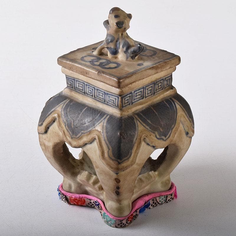 中国 青花 雷文 犬摘 四方香炉 時代箱付 M R8380