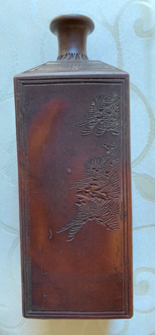 ①名工　田中金蔵友石　作　備前系保命酒　角徳利／②備前南燦窯　森本英助作　ぐい呑