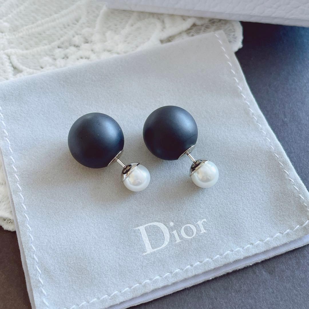 Christian Diorトライバルボール ピアス ブラック パール S11