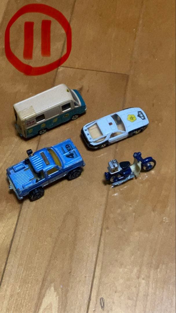 TAKARA TOMYトミカ＆ミニカーの多様な車両（100台以上）とパーキング付