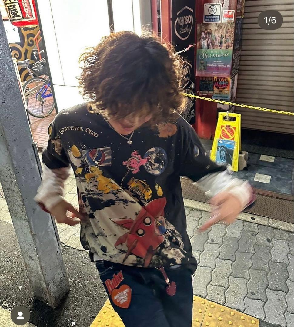 dinoworks フーディポーカーズつかさ着用