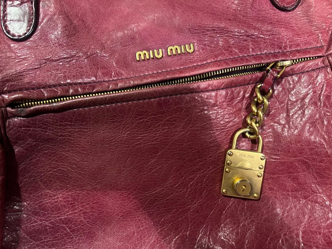 Miu Miu バーガンディレザー ハンドバッグ