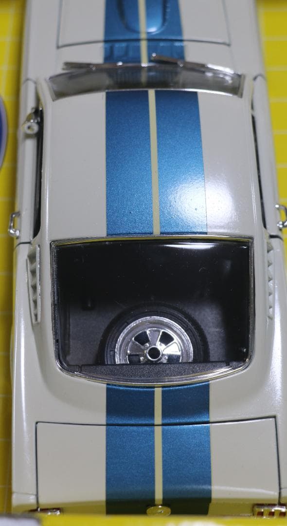 貴重　JOUEFエボリューション製 フォード・ムスタング　白　１／１８　中古品