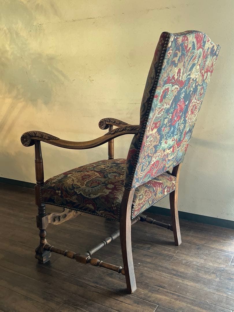 k207r124 神戸家具 カーヴィングアームチェア 英国アンティーク 彫刻