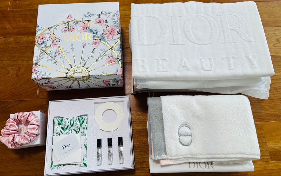 ディオール　Dior ノベルティ　おまとめ　タオル　シュシュなど　ギフト ディオール Dior ノベルティ おまとめ タオル シュシュなど ギフト