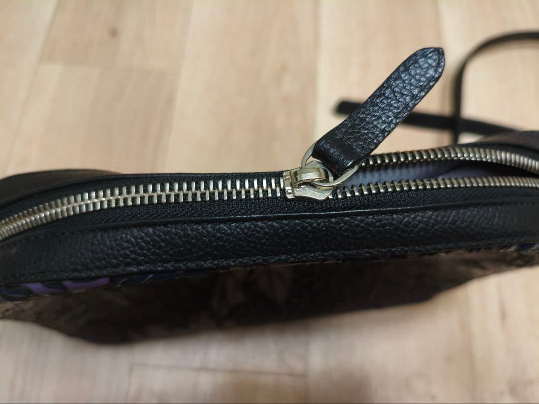 希少 印傳屋 フロニティ ショルダーバッグ 斜めがけ 肩がけ B5 黒×紫