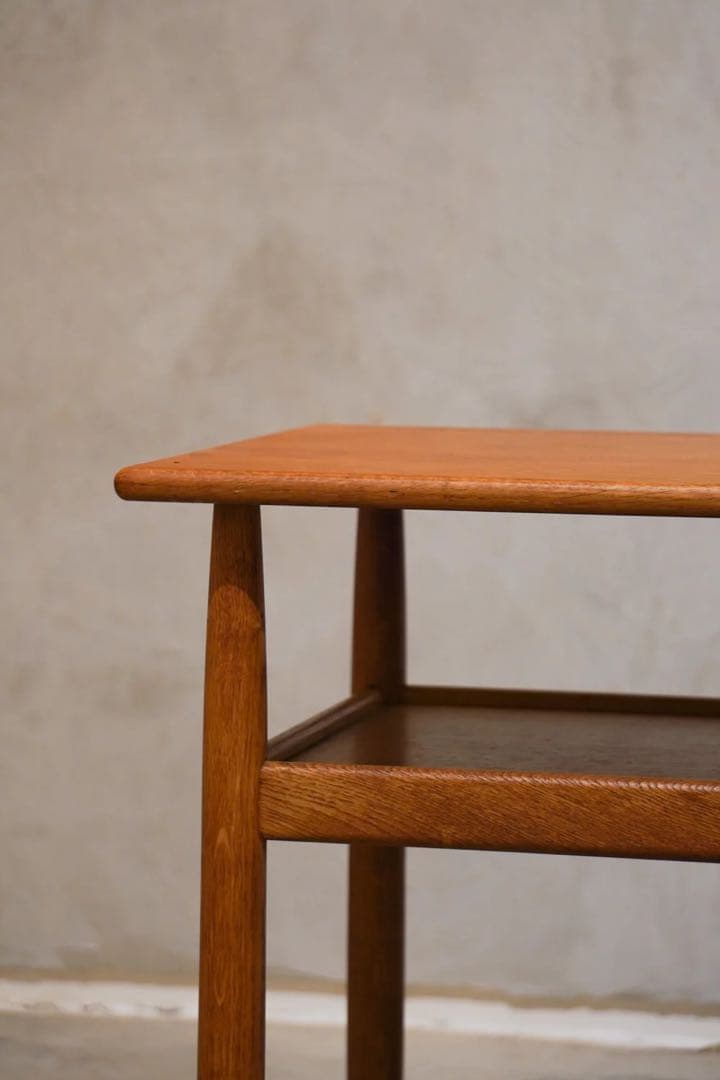 モブラー社製 北欧ヴィンテージ オークサイドテーブル アイヴァン・A