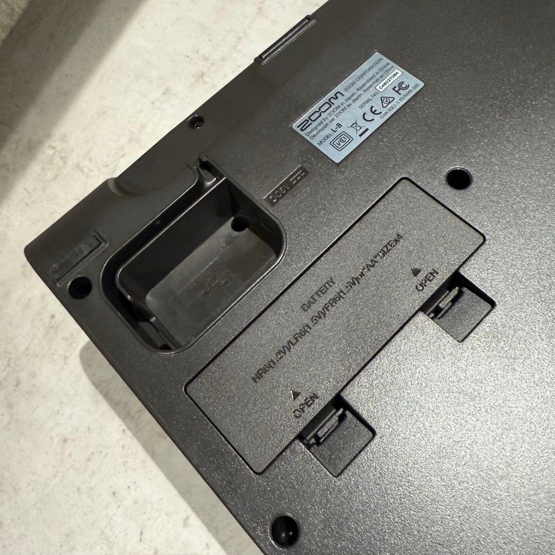 ZOOM LiveTrak L-8 デジタルミキサー 中古/箱付き