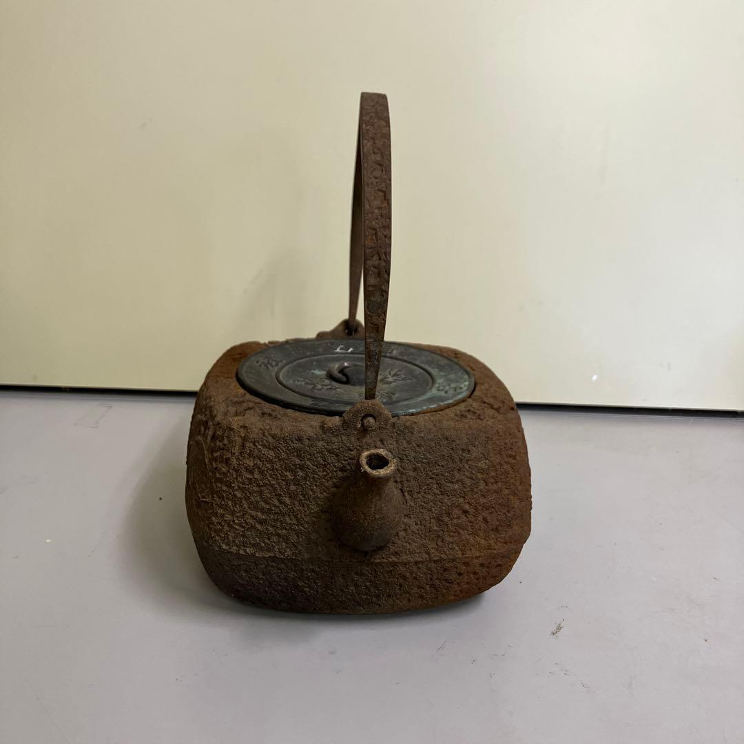 希少・骨董】南部鉄器 鉄瓶 四角型 鶴笹文 銅蓋 アンティーク 当時物