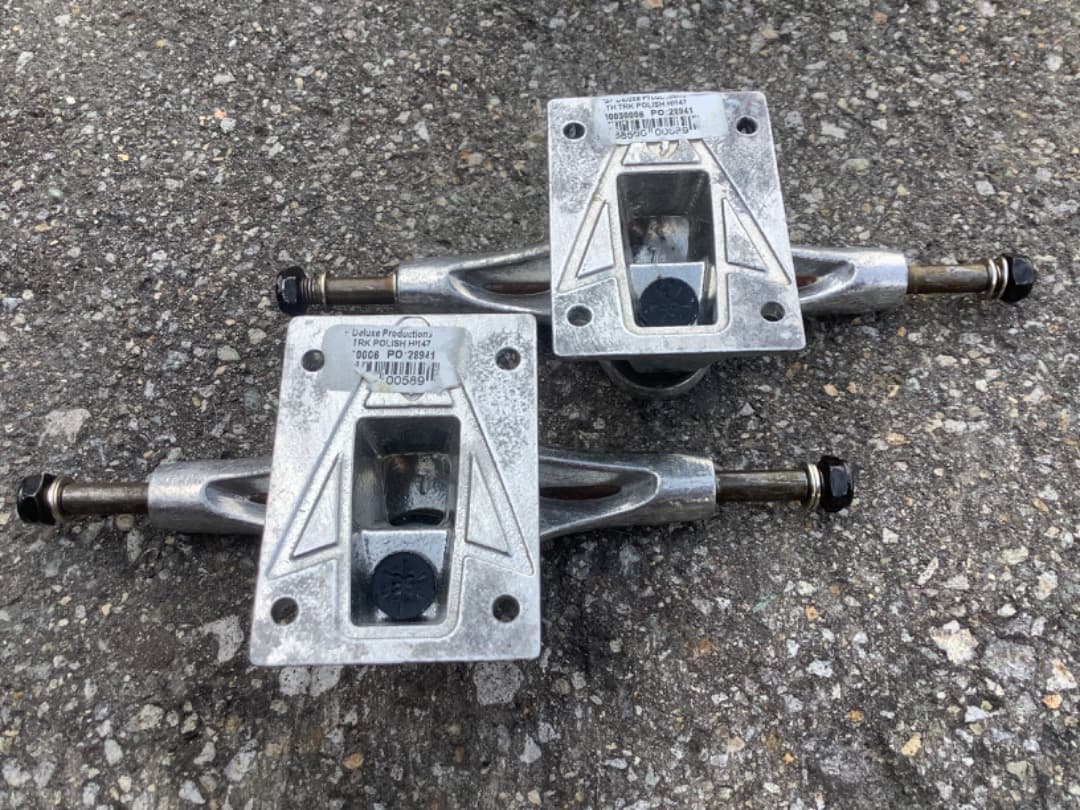 Thunder スケートボードトラック　未使用