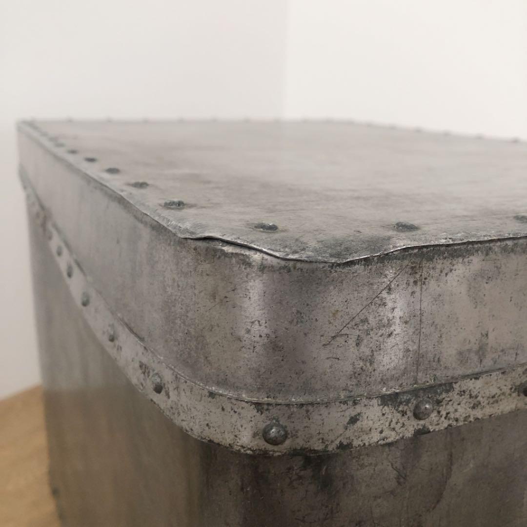 古道具/リベット沢山のアルミコンテナ 大 - アンティーク雑貨新 発売
