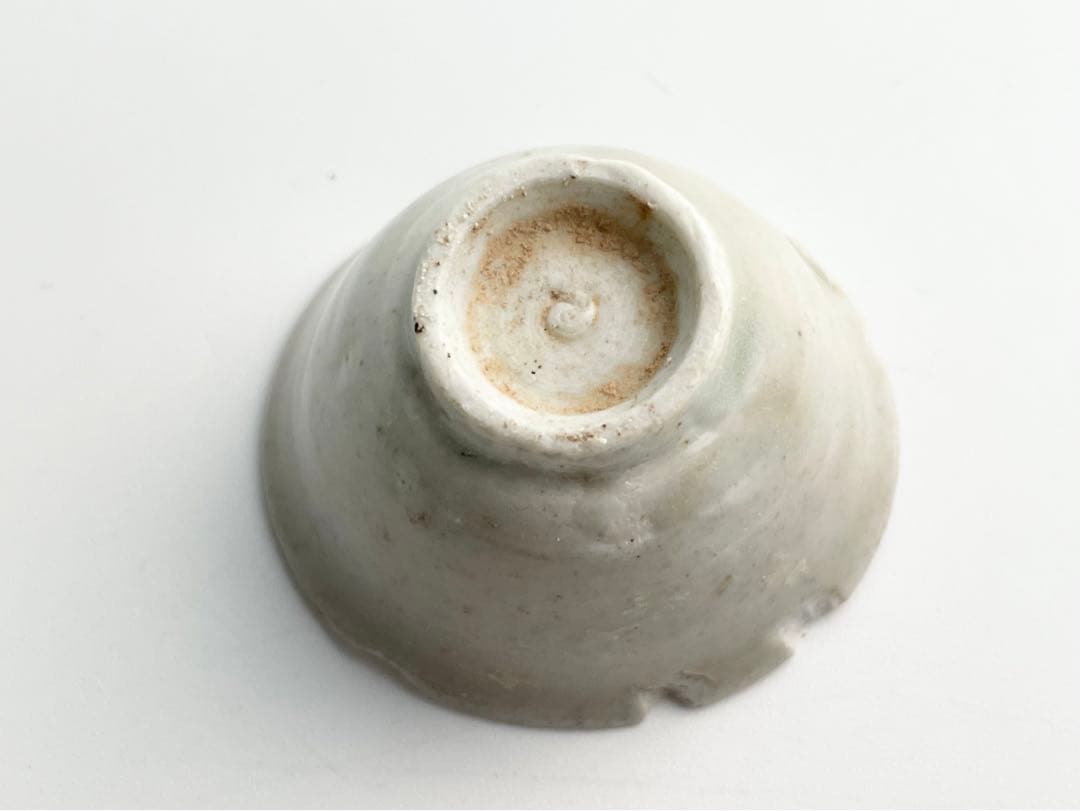 骨董　アンティーク　初期伊万里　白磁盃　杯　酒器　酒杯　猪口　残欠　出土　発掘