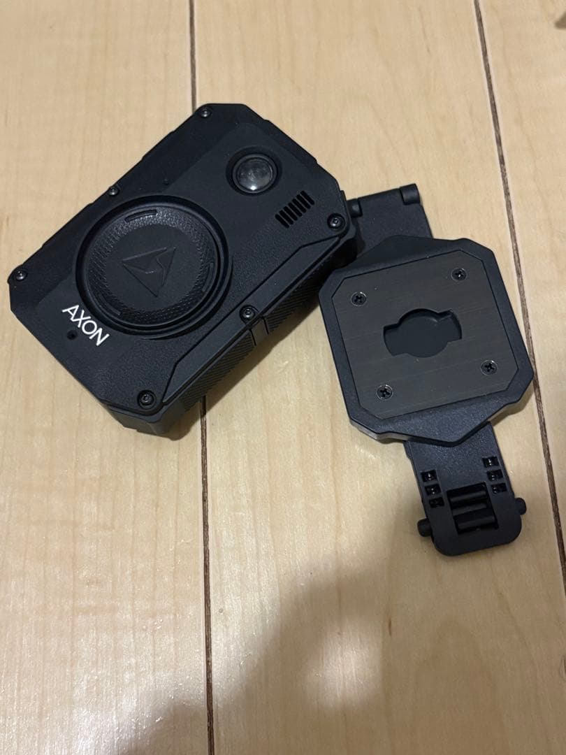 AXON Body 3 ボディカメラ（模型） AXON Body 3 ボディカメラ（模型）