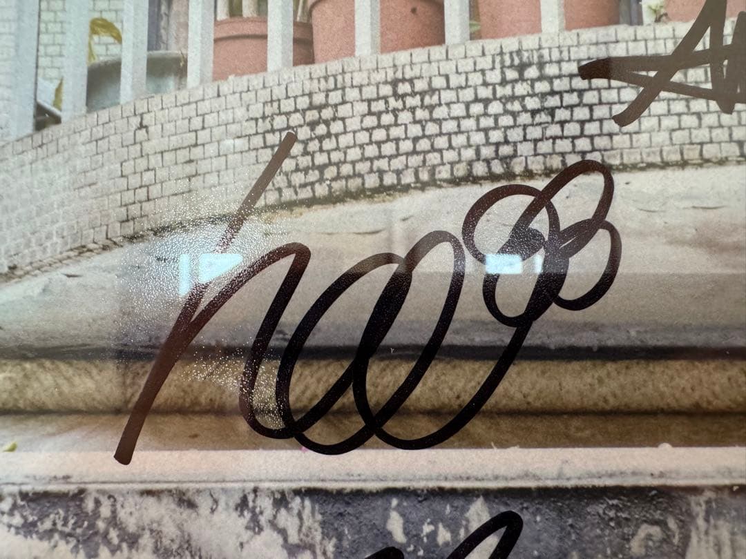 illit 大判サイズ　直筆サイン