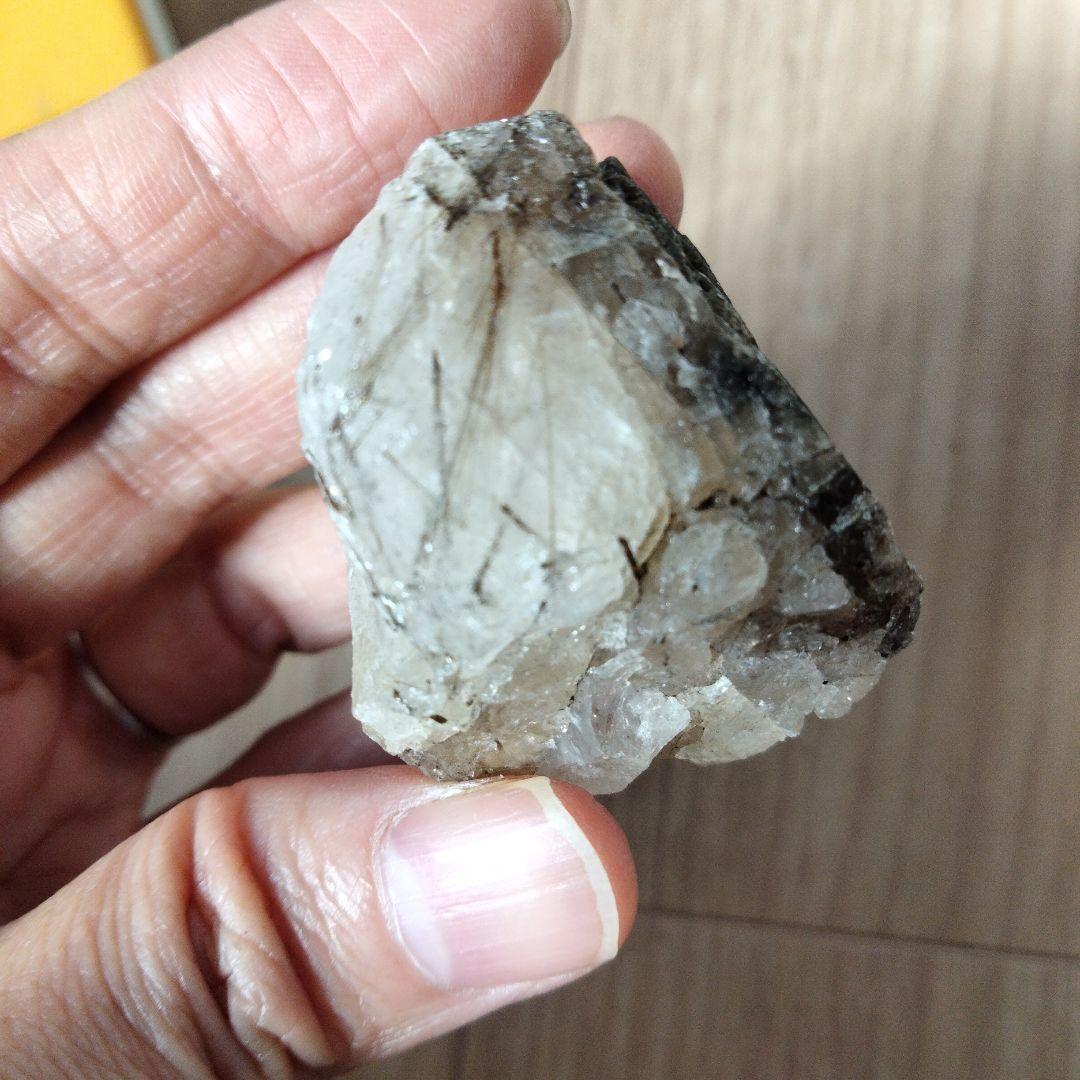 国産鉱物 山梨県 平沢鉱山 天然水晶 トルマリン入り水晶 番号701