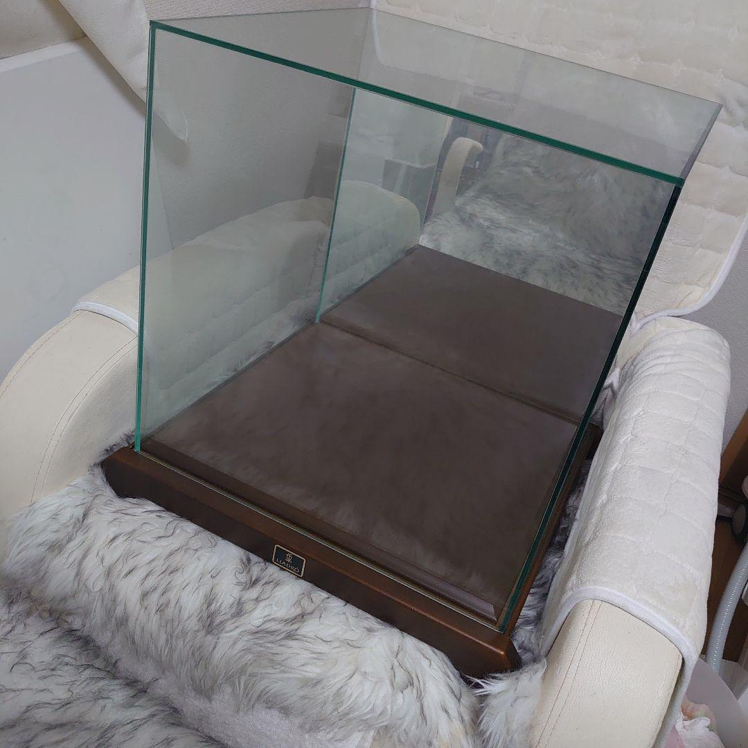 LLADRO ガラスディスプレイケース 背面鏡付き