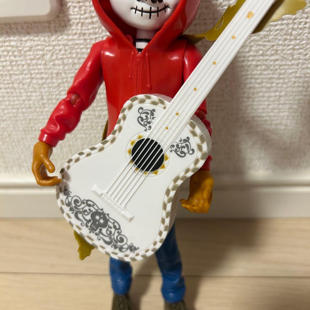 ディズニーオンアイス　ミゲル ギターリメンバーミー　フィギュア