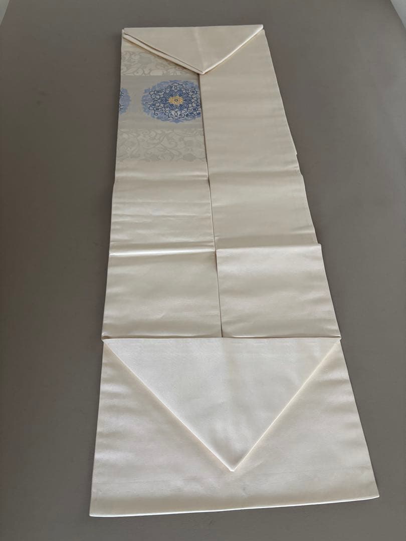 お楽しみ価格〉アイボリー ブルー華文 花唐草紋意匠 正絹 九寸名古屋帯 美