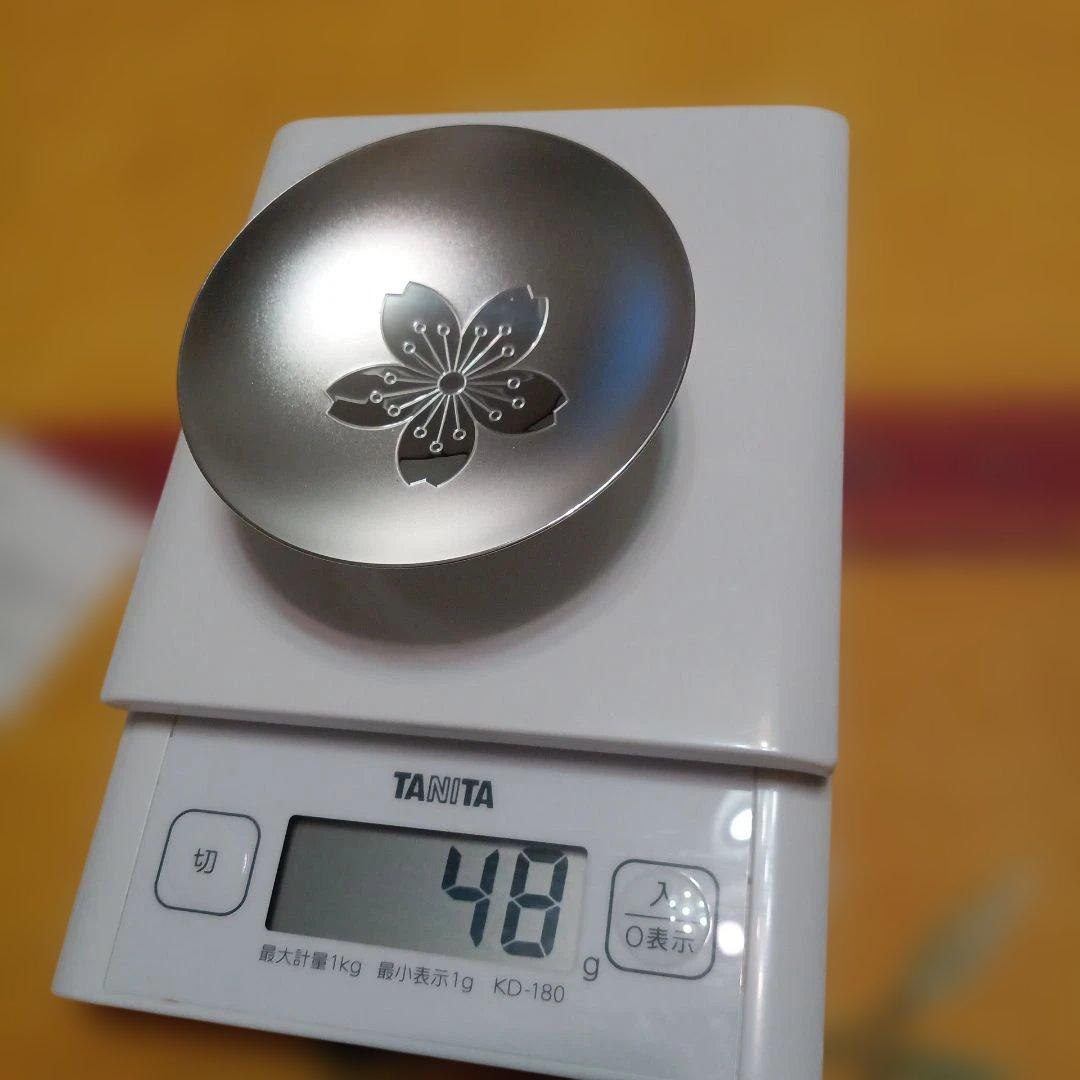 造幣局 大蔵大臣 桜彫刻の純銀製盃 48g 木箱付き - メルカリ