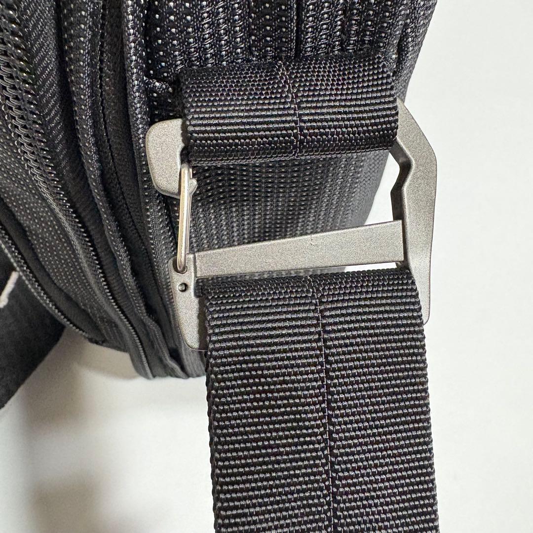 THULE　クロスオーバー2 15.6インチ ビジネスバッグ　ブラック　2way