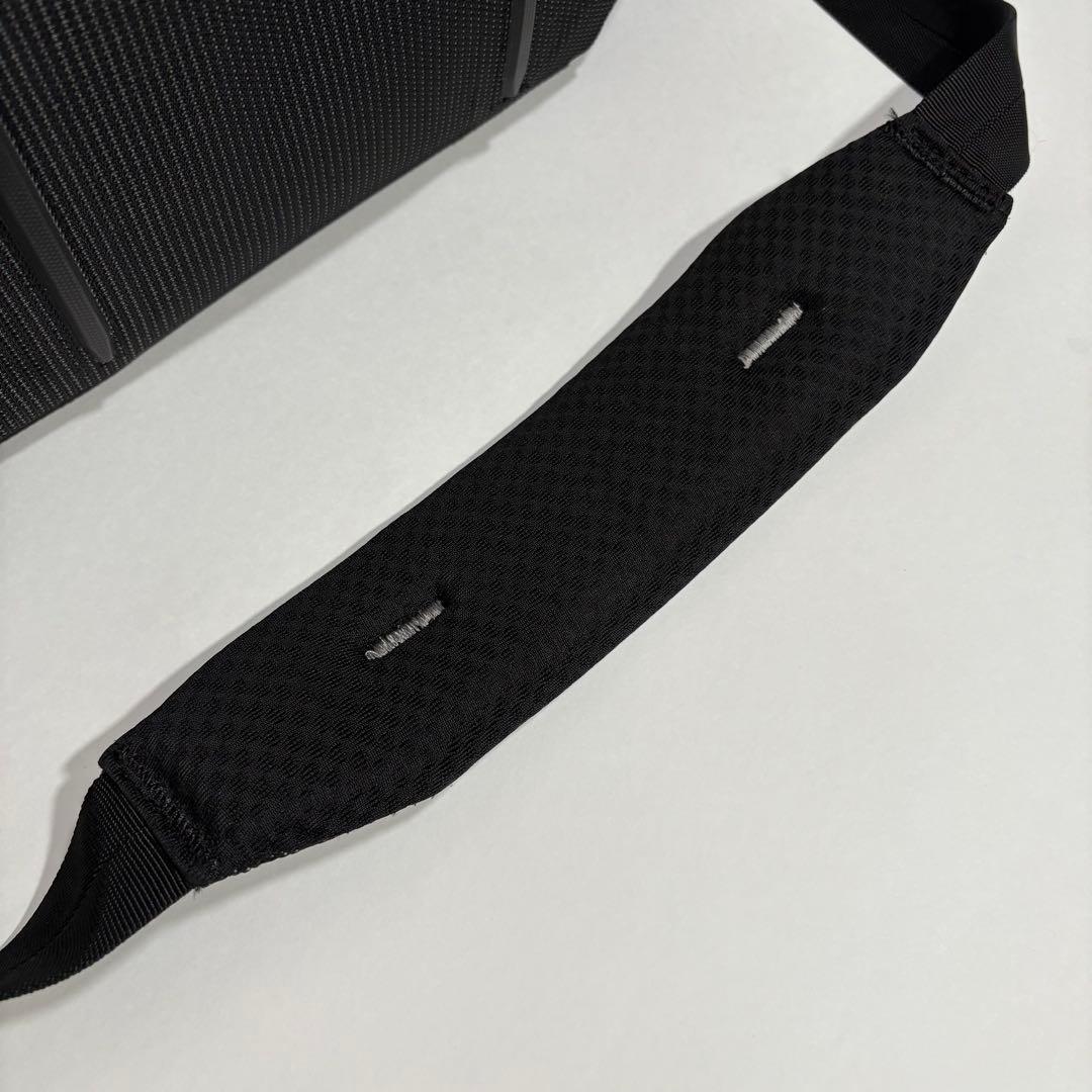 THULE　クロスオーバー2 15.6インチ ビジネスバッグ　ブラック　2way