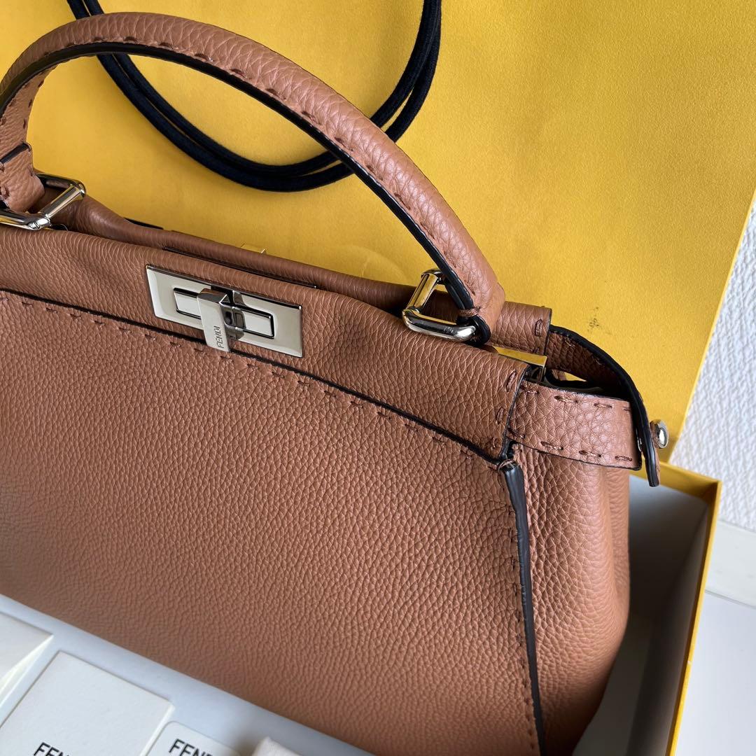 FENDI セレリア ピーカブー ミディアム ブラウン ショルダーバッグ