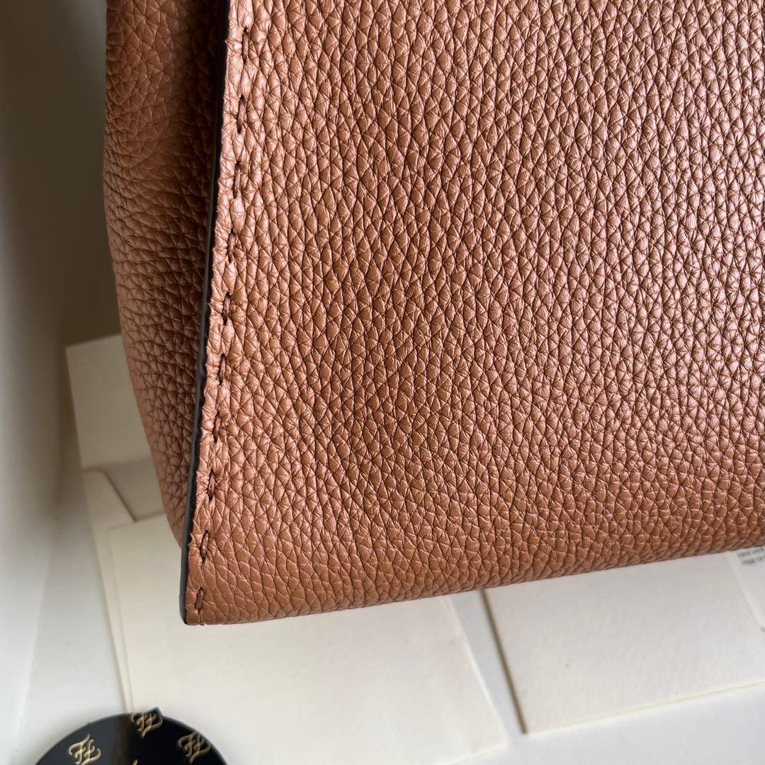 FENDI セレリア ピーカブー ミディアム ブラウン ショルダーバッグ