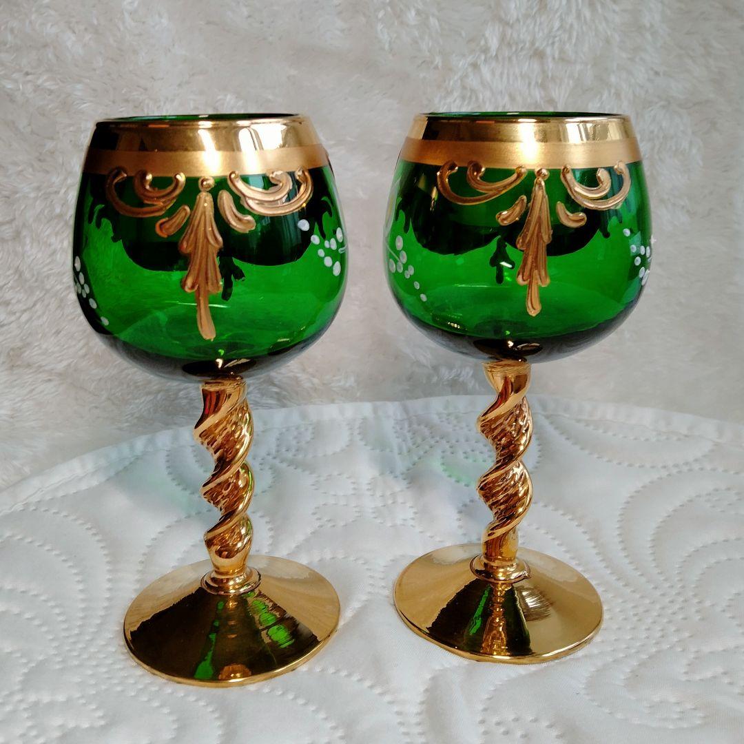 ベネチアングラス✦緑のガラスと金、花模様のワイングラス 2個セット