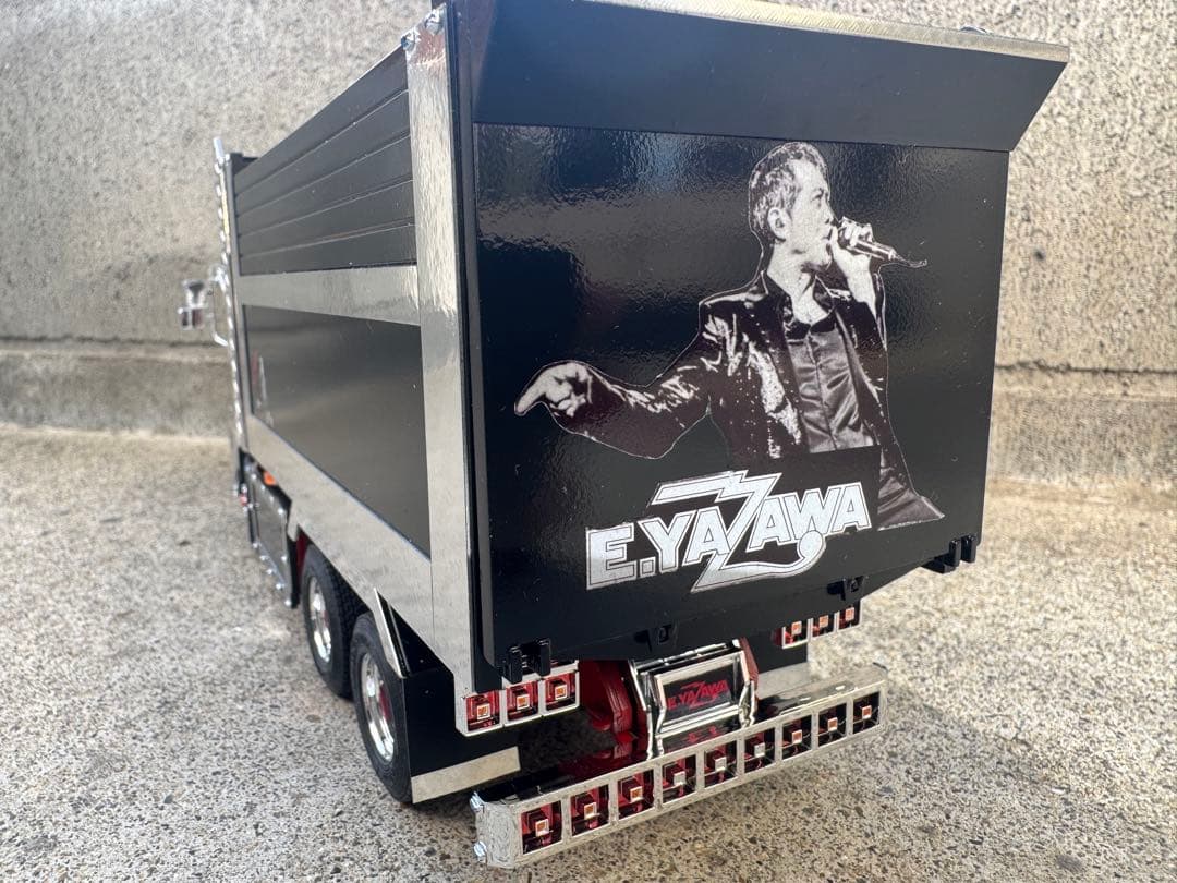 アオシマ 1/32 深箱ダンプ改　17プロフィア　E.YAZAWA仕様完成品