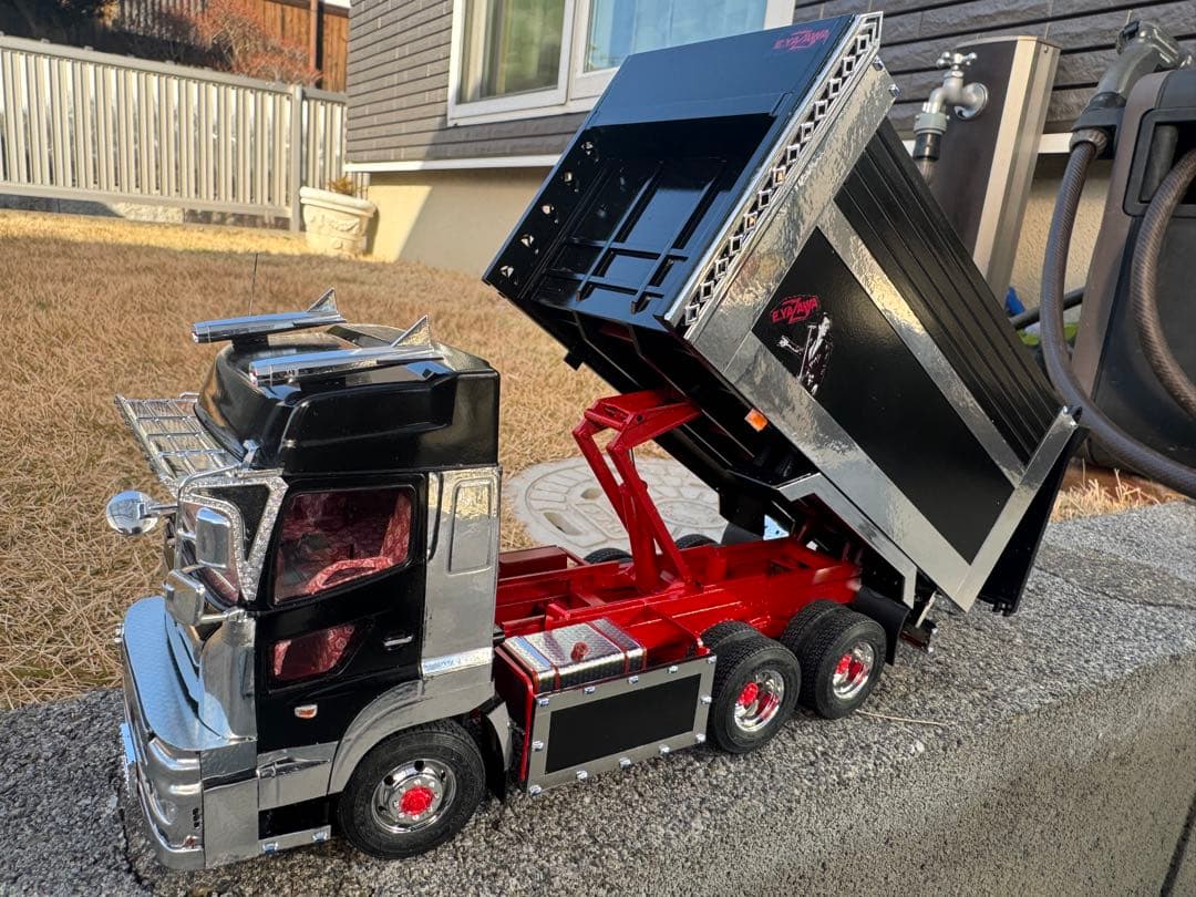 アオシマ 1/32 深箱ダンプ改　17プロフィア　E.YAZAWA仕様完成品