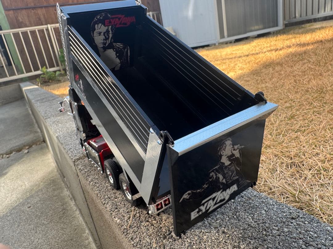 アオシマ 1/32 深箱ダンプ改　17プロフィア　E.YAZAWA仕様完成品