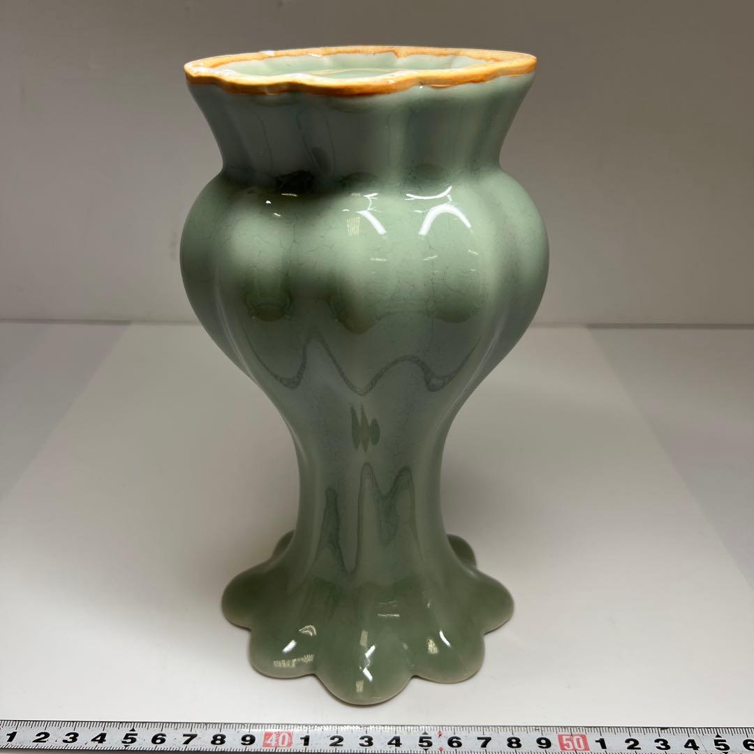 中国竜泉窯 青磁陰刻花入 高さ21.3㎝ 東Y7-0804⭐︎2F