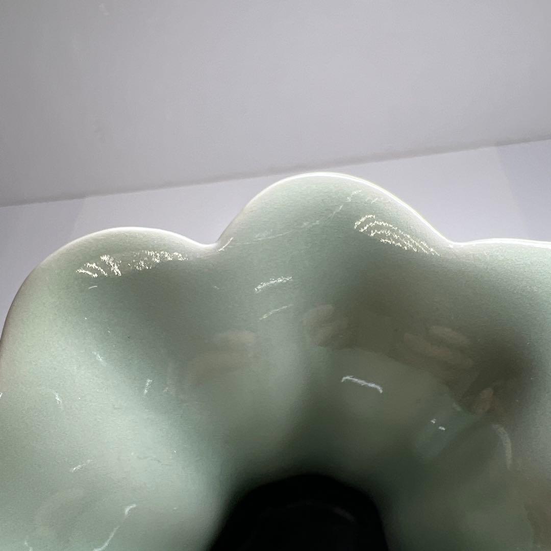 中国竜泉窯 青磁陰刻花入 高さ21.3㎝ 東Y7-0804⭐︎2F