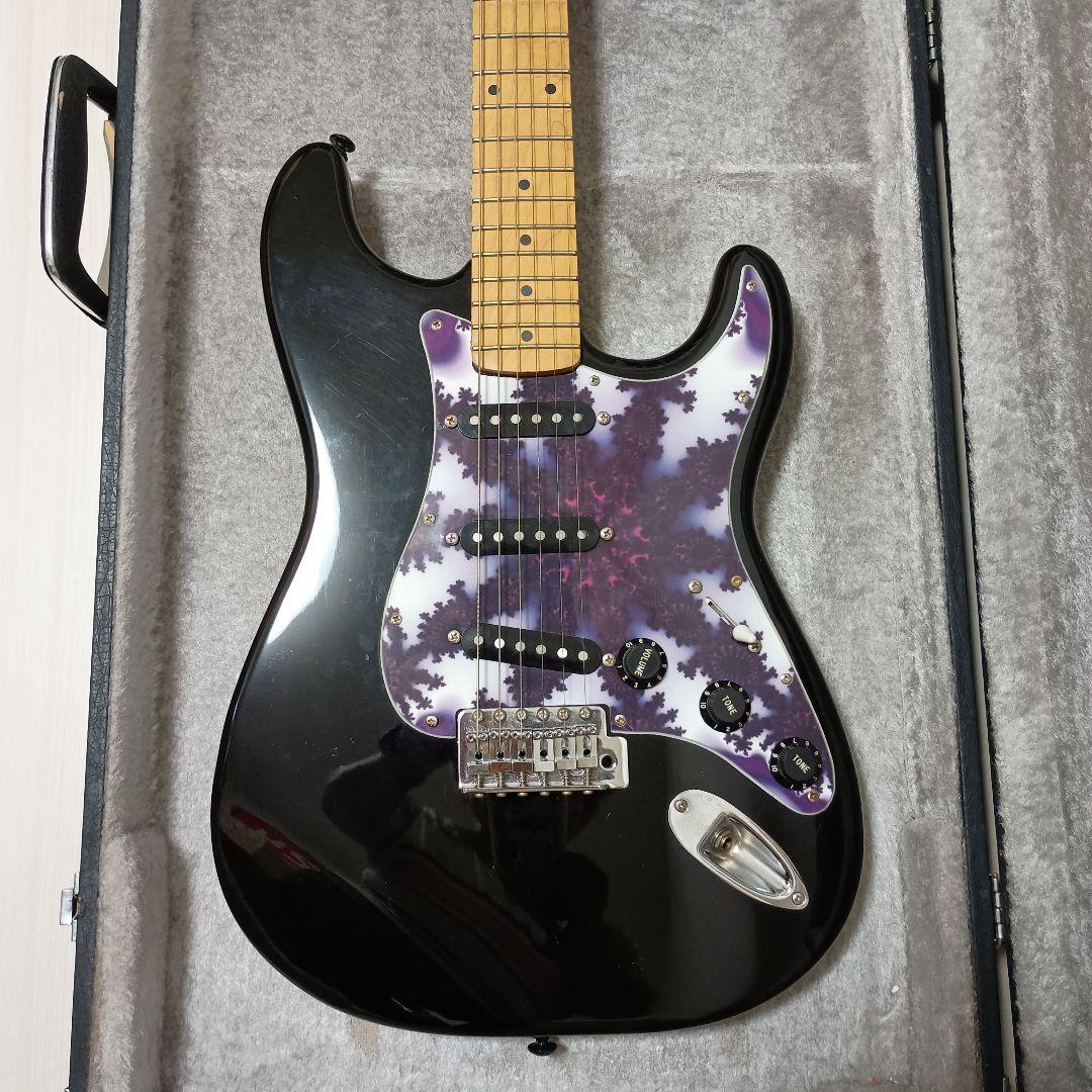 ストラトキャスタータイプ エレキギター 紫色ピックガード