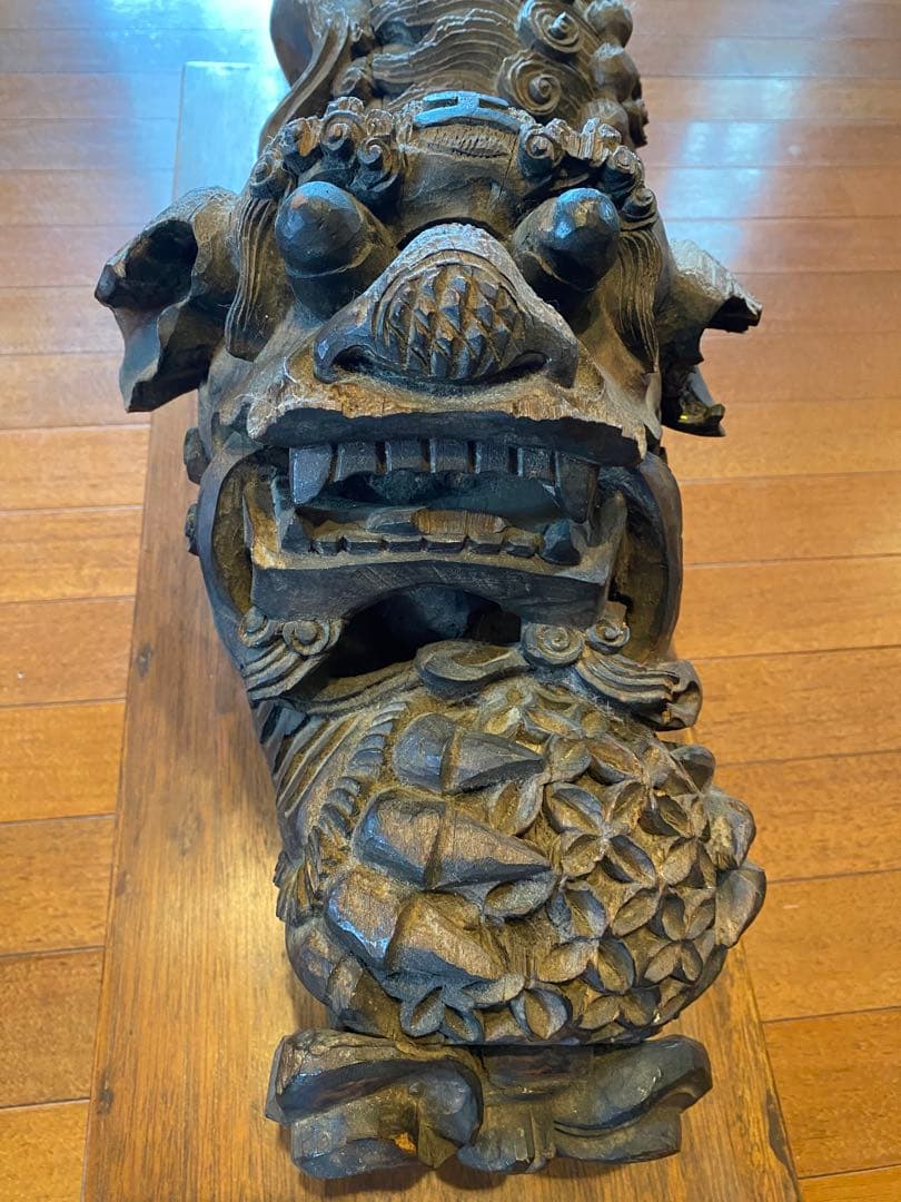 中国アンティーク 獅子の彫刻