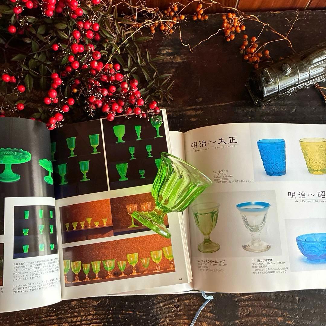 骨董 時代ガラス 若草色 プレスガラス 希少ラッパ型 菊割底 氷コップ