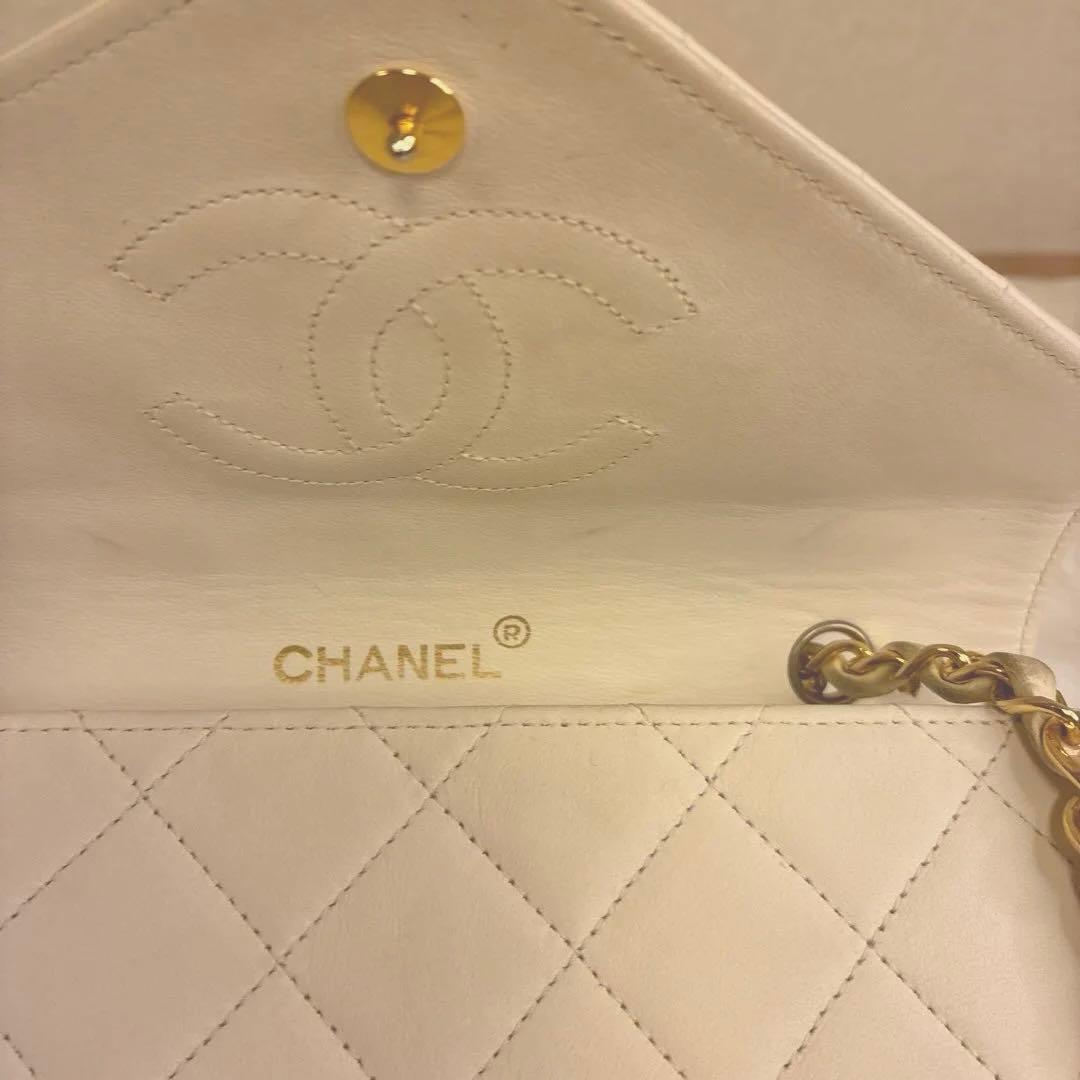 CHANEL（シャネル）のヴィンテージショルダーバッグ、ホワイトラムスキン