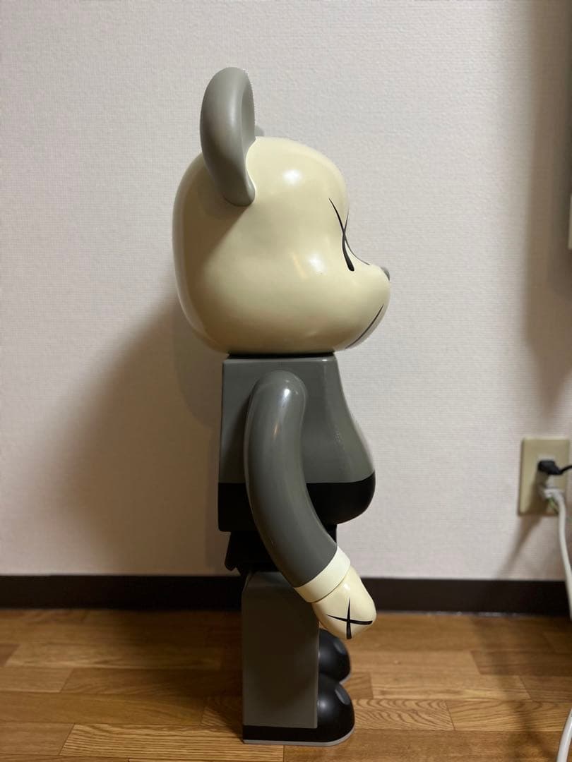 クリアファイル kaws 1000%